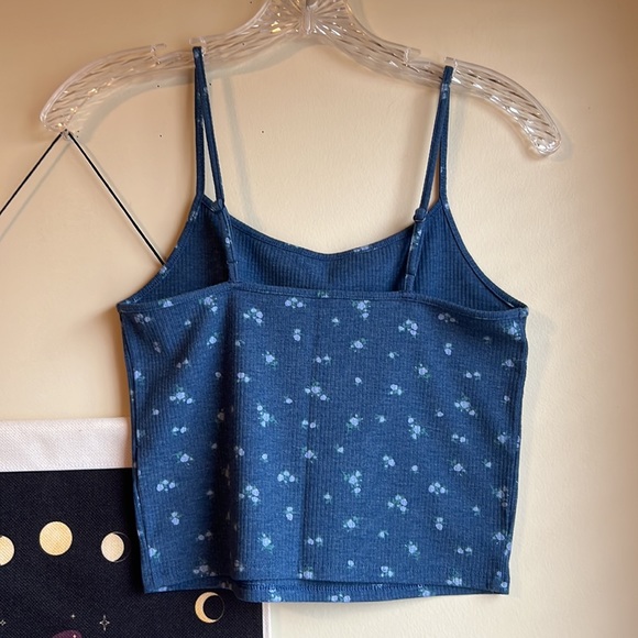 Blue Flower Crop Top - Picture 4 of 4